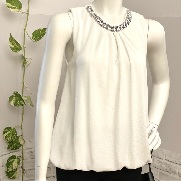 Amisu Tops - 🔥SALE🔥 NWOT Amisu White Top with Necklace Detail